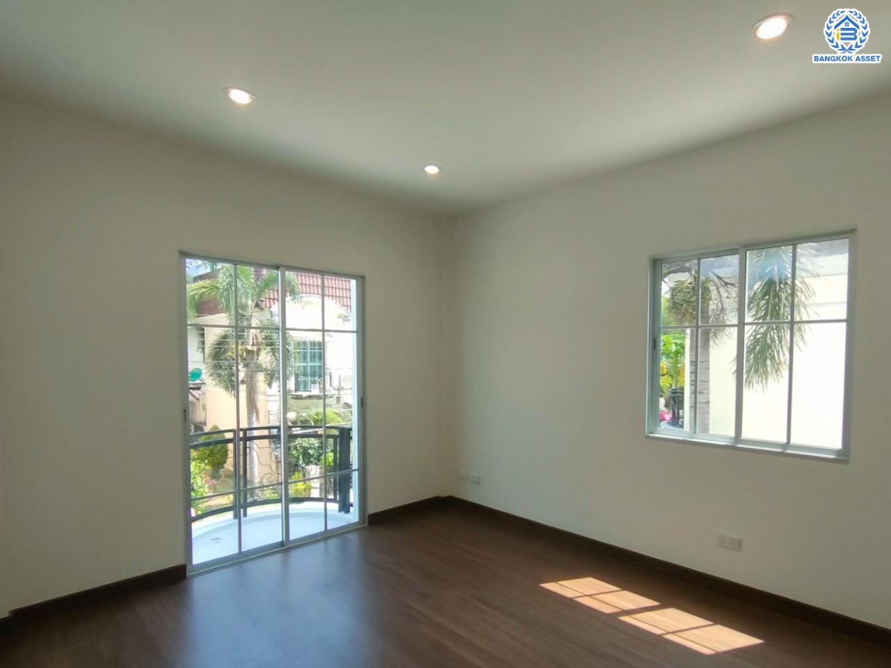 บ้านมือสองตกแต่งใหม่ แบรนด์ Property Perfect ม.เดอะวิลล่า ราชพฤกษ์-ท่าอิฐ หลังมุม เนื้อที่ 25.4 ตร.ว. ฟังก์ชัน 4 ห้องนอน 2 ห้องน้ำ 1 ที่จอดรถ บนทำเลเชื่อมต่อทั้งถ.รัตนาธิเบศร์ และถ.ราชพฤกษ์ และเพียง 10 นาทีถึงรถไฟฟ้า "สถานีบางรักน้อยท่าอิฐ"